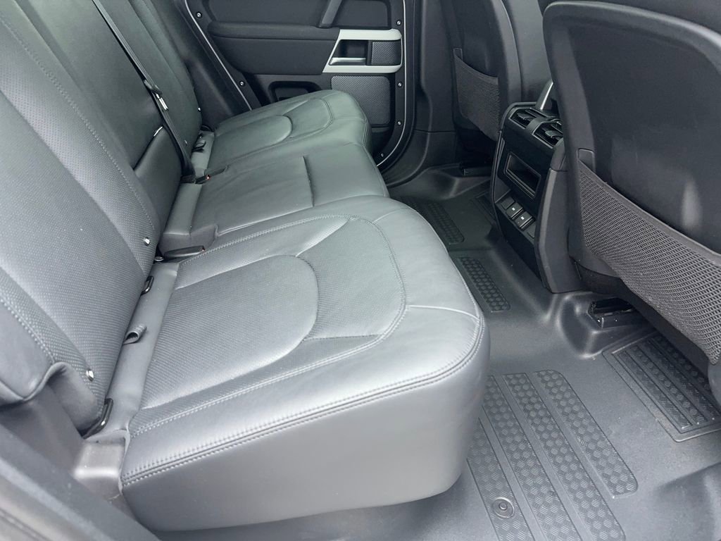 Used 2023 Land Rover Defender 110 SE image 47