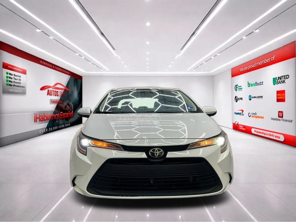 Used 2023 Toyota Corolla LE FWD image 2