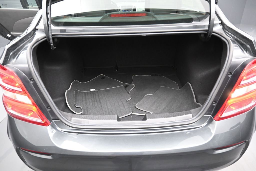Used 2020 Chevrolet Sonic LT w/ Convenience Package FWD image 30