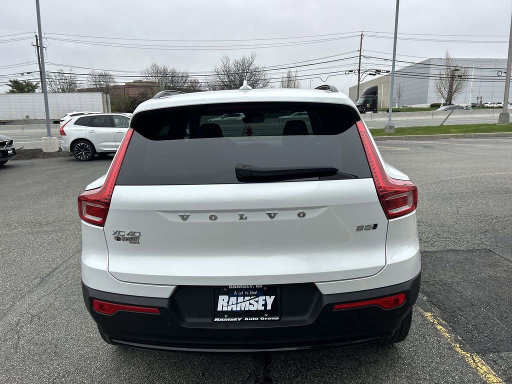 Certified 2023 Volvo XC40 B5 Plus w/ Driver Assist Package image 26