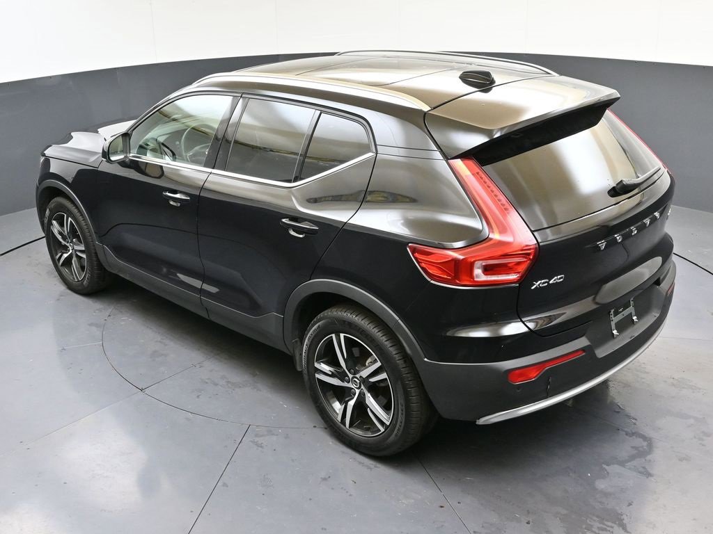 Certified 2025 Volvo XC40 B5 Core image 38