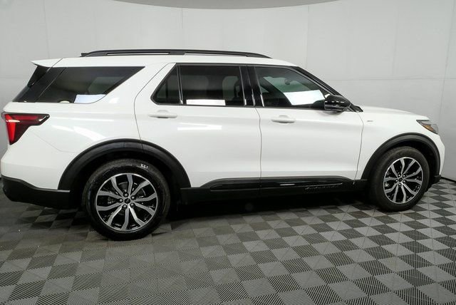 Used 2025 Ford Explorer ST-Line w/ Premium Package RWD image 2