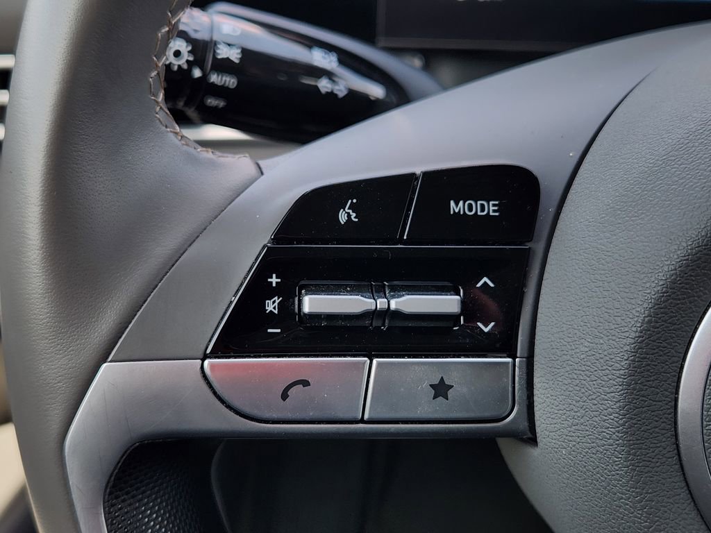 Used 2025 Hyundai Elantra SEL image 33