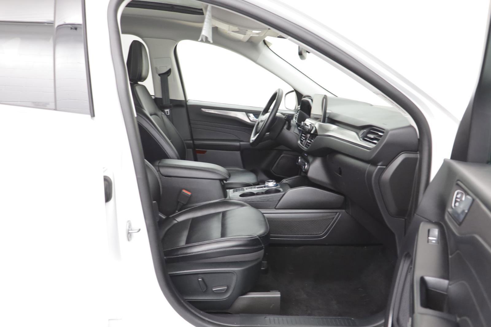 Used 2022 Ford Escape Titanium image 20