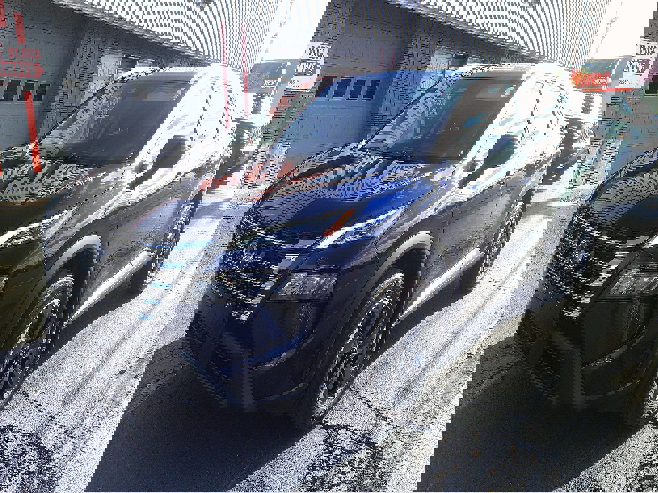 Used 2024 Nissan Rogue SV w/ SV Premium Package image 11