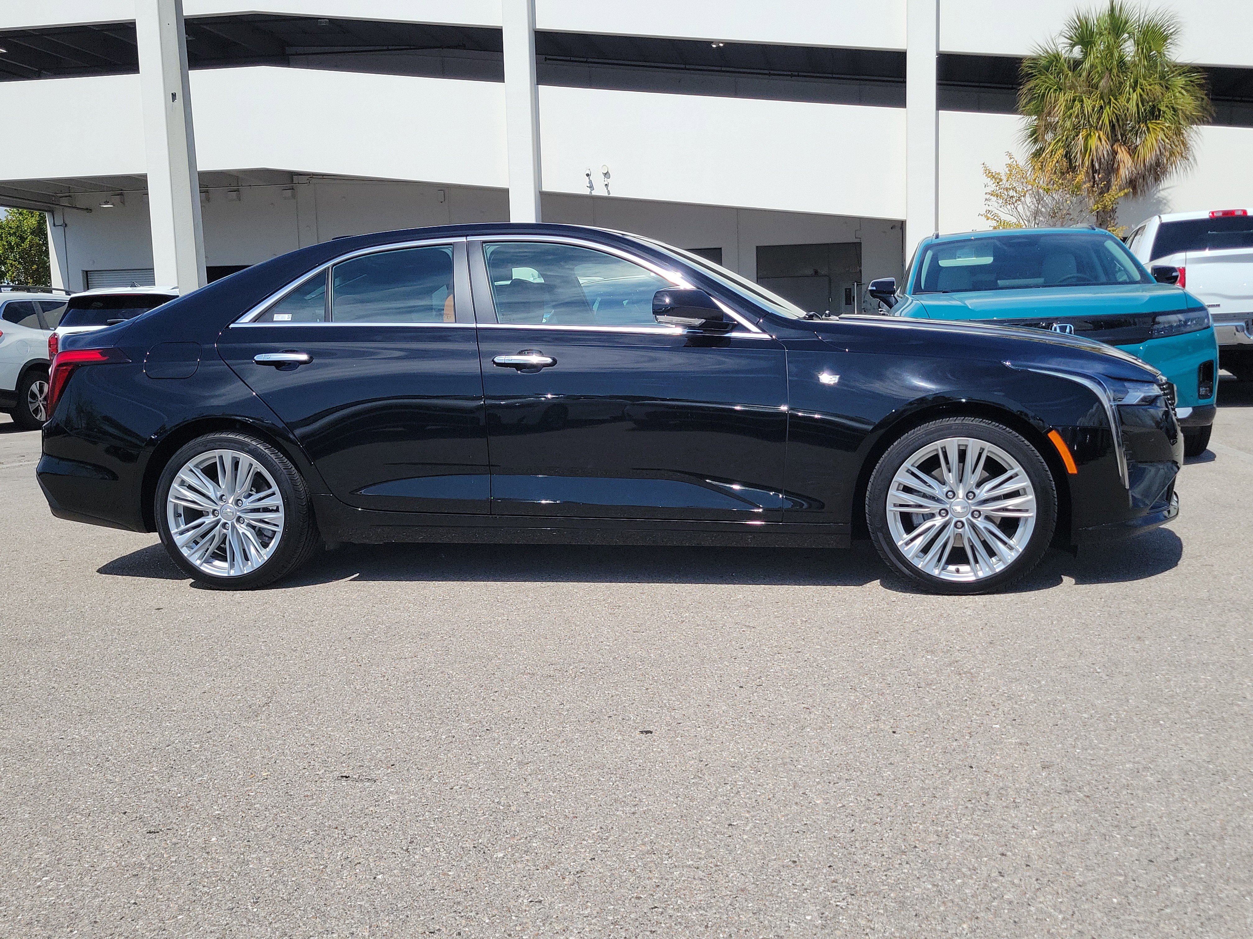 Used 2025 Cadillac CT4 Premium Luxury image 3