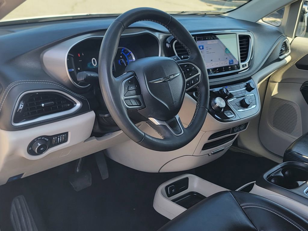 Certified 2023 Chrysler Pacifica Touring-L image 13
