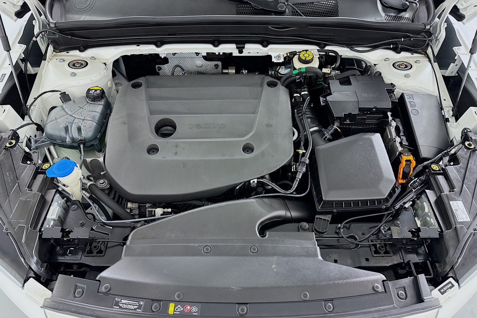 Used 2023 Volvo XC40 B5 Plus AWD/4WD image 11
