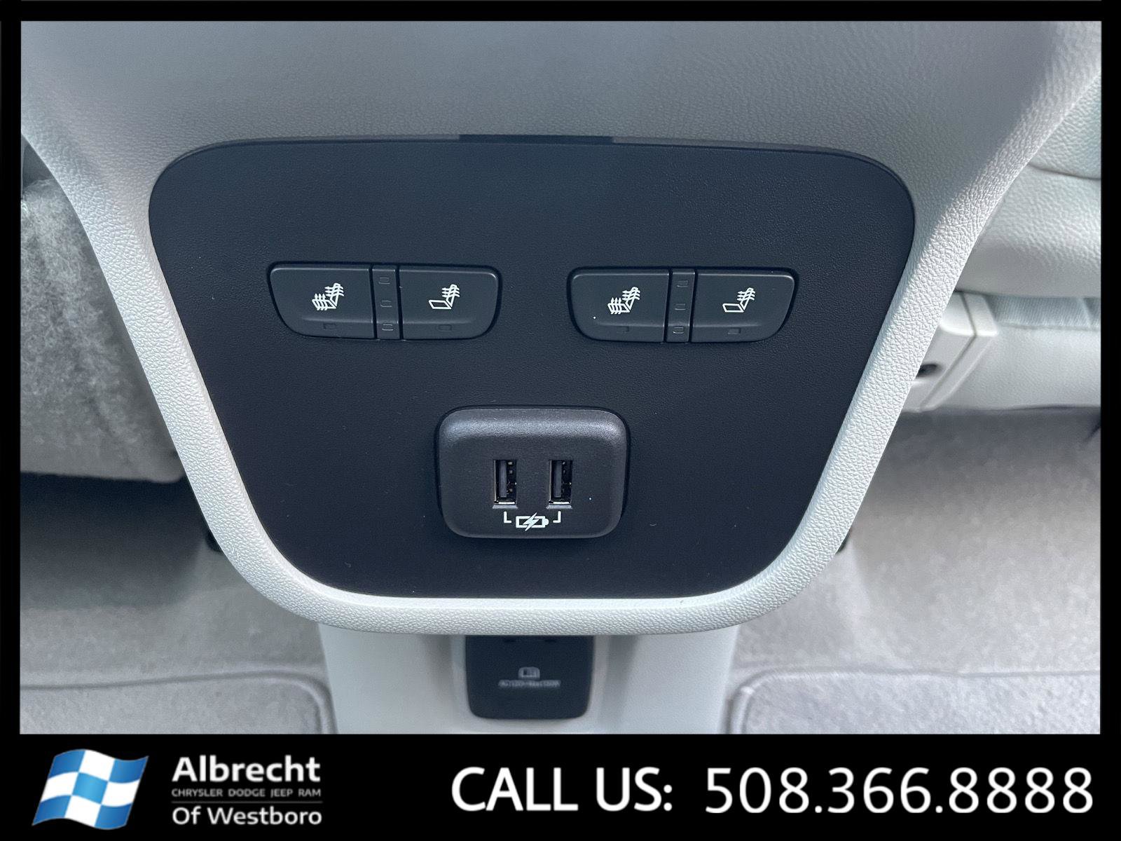 Used 2022 GMC Terrain Denali w/ Denali Premium Package image 25