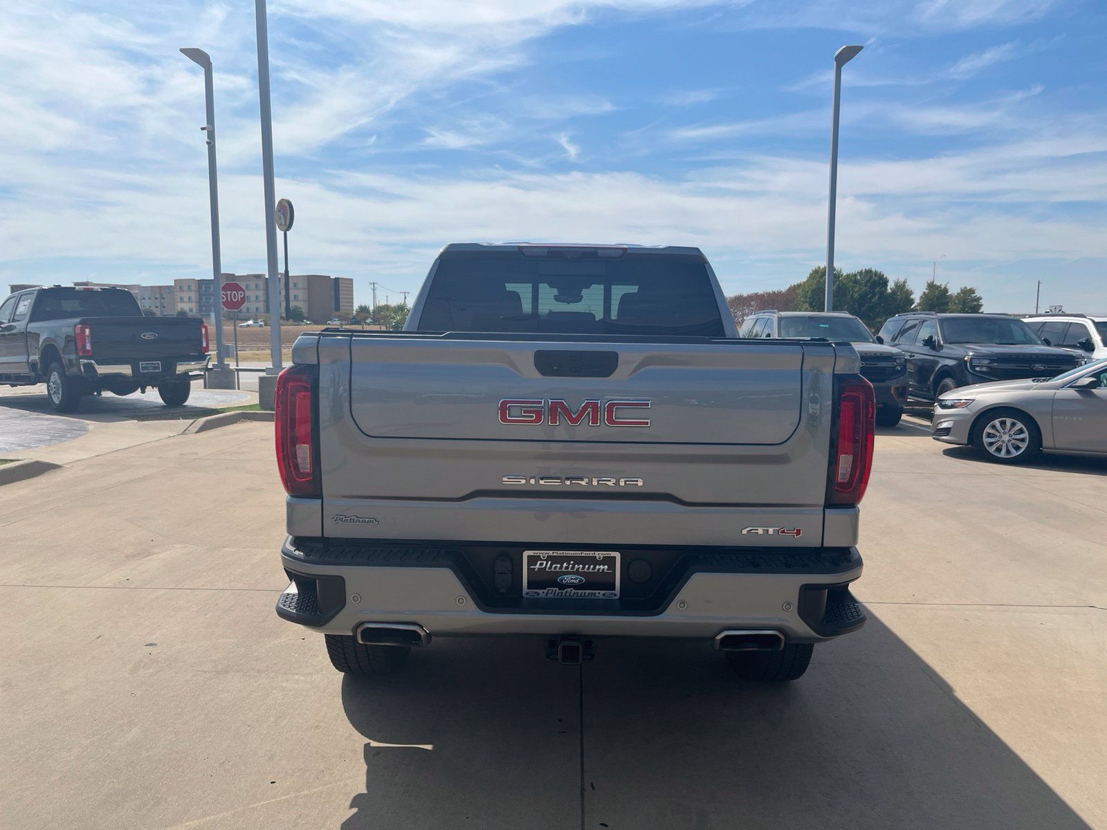 Used 2023 GMC Sierra 1500 AT4 w/ AT4 Premium Package AWD/4WD image 4