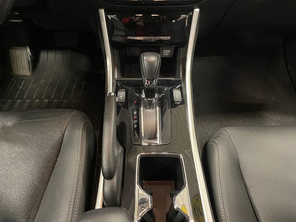 Used 2017 Honda Accord EX-L image 11