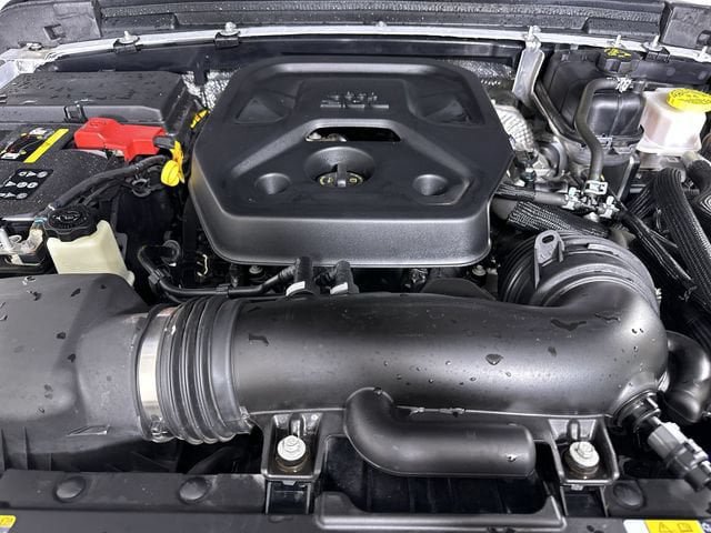 Used 2024 Jeep Wrangler Unlimited Sahara w/ Technology Group AWD/4WD image 31