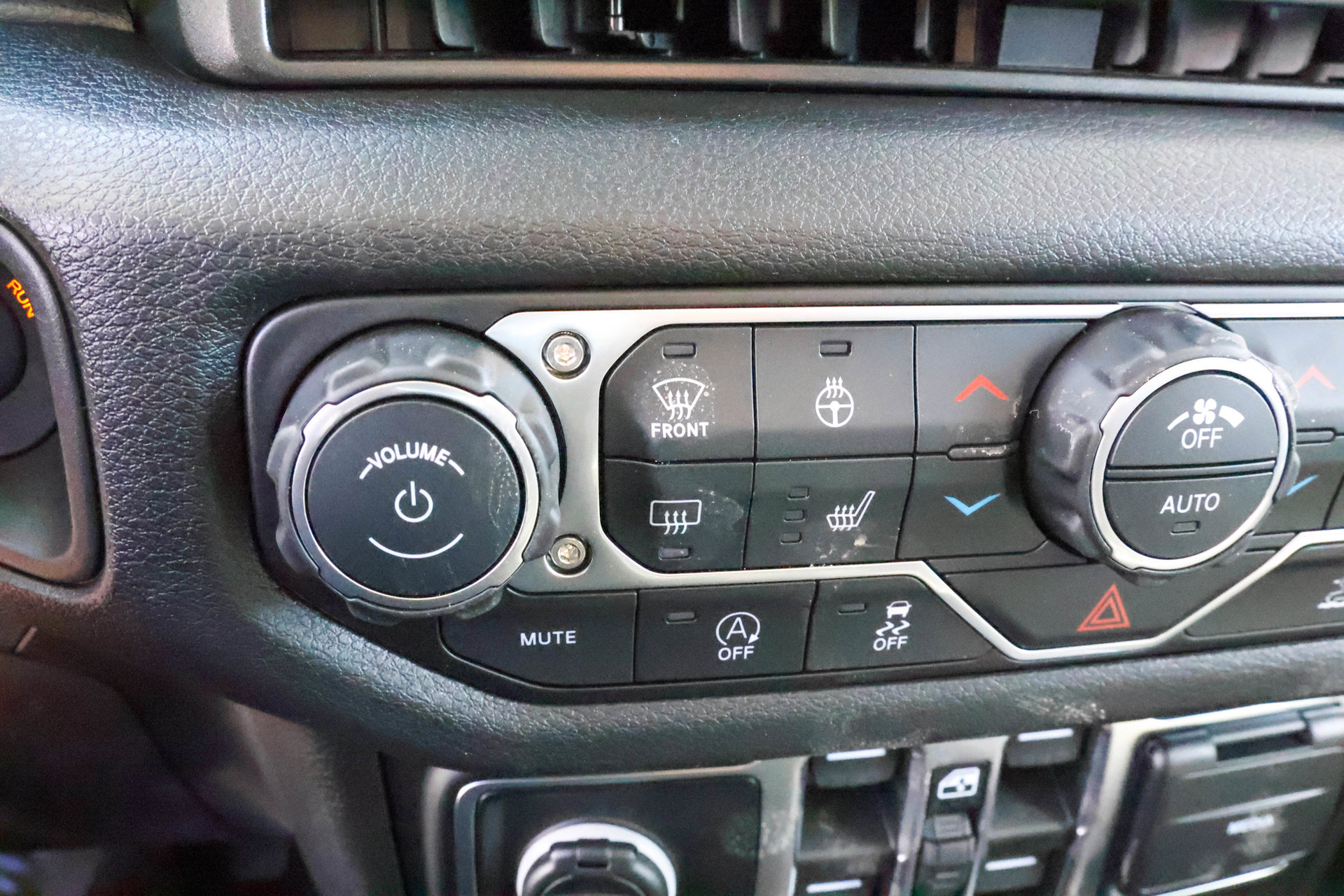 New 2026 Jeep Gladiator Sport AWD/4WD image 24