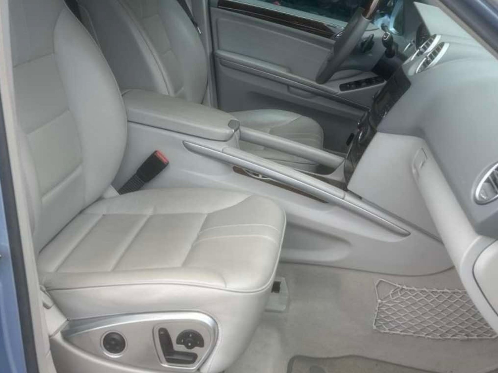 Used 2009 Mercedes-Benz ML 550 4MATIC image 4