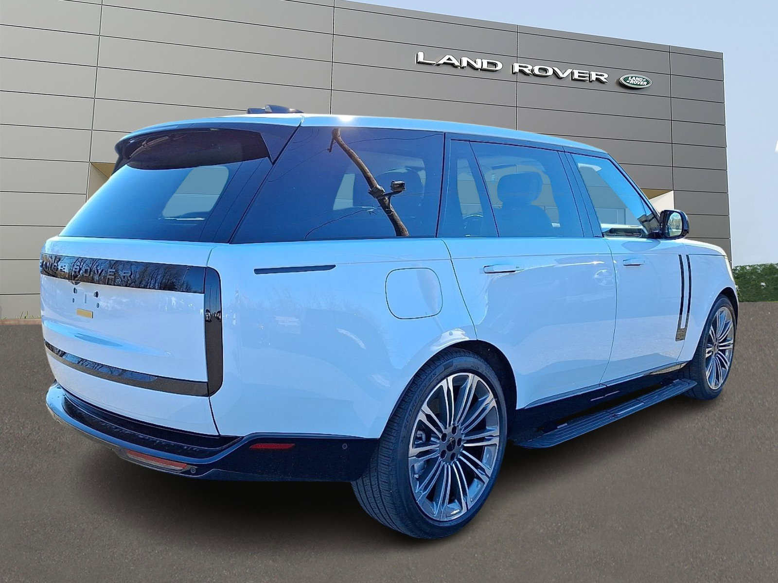 New 2026 Land Rover Range Rover Long Wheelbase SE image 2