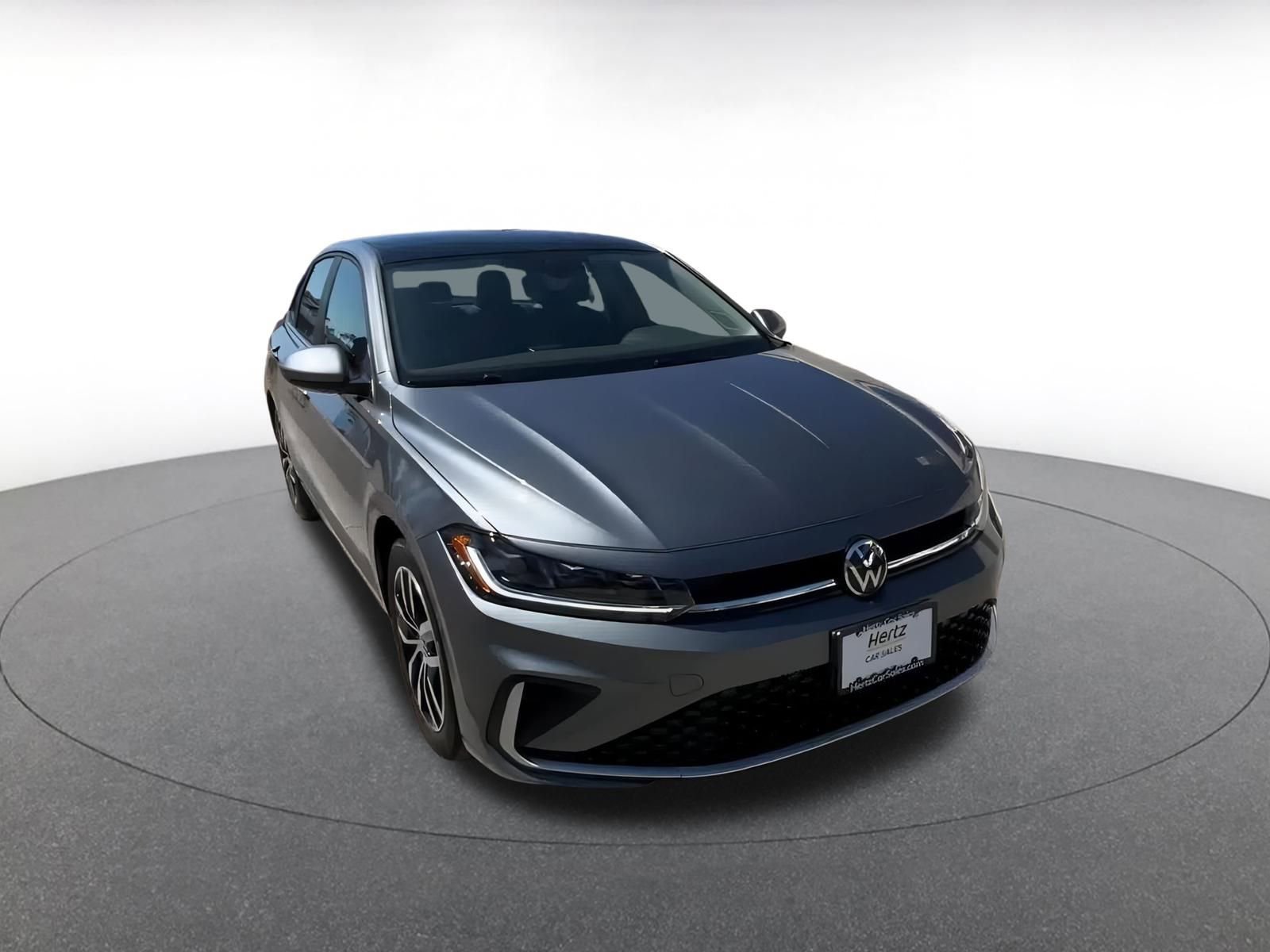 Used 2025 Volkswagen Jetta SE image 3