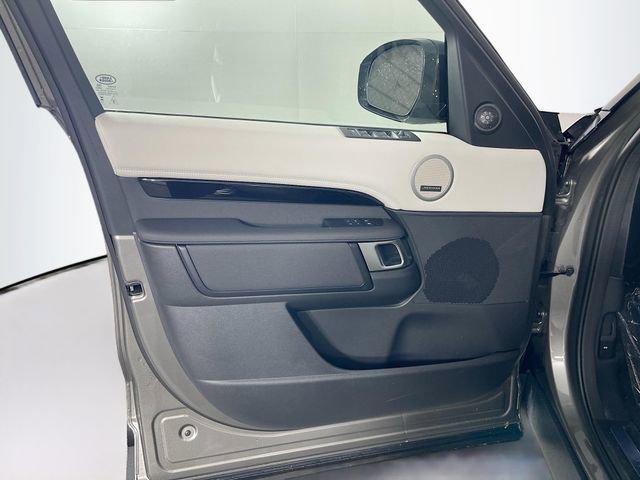 Used 2024 Land Rover Discovery S image 23