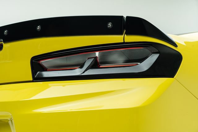 Used 2018 Chevrolet Camaro SS RWD image 15