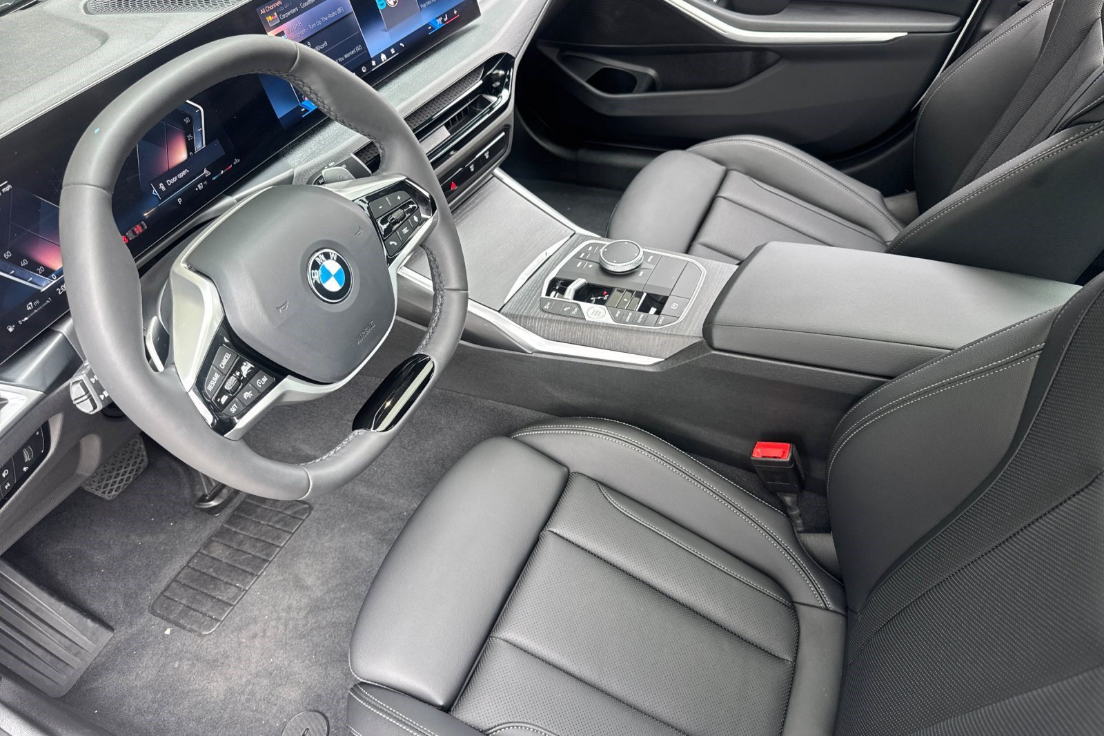 Certified 2025 BMW 330i Sedan w/ Convenience Package RWD image 4