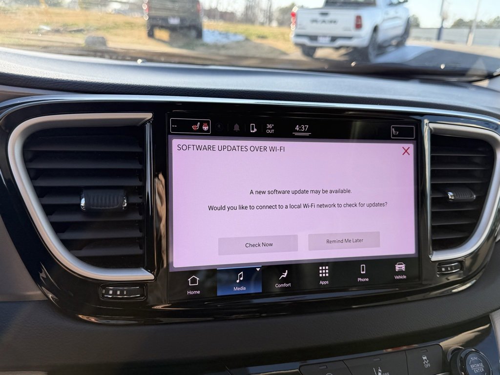 Used 2022 Chrysler Pacifica Touring-L image 23