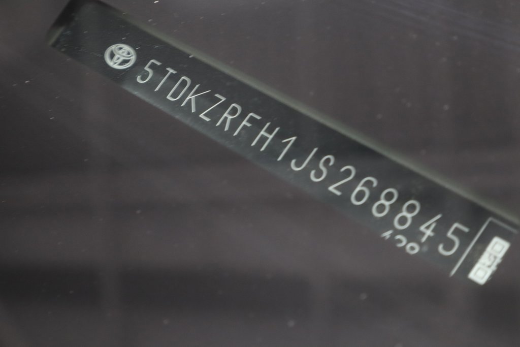 Used 2018 Toyota Highlander XLE image 36