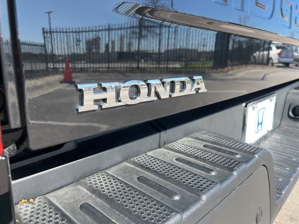 Certified 2025 Honda Ridgeline Black Edition image 8