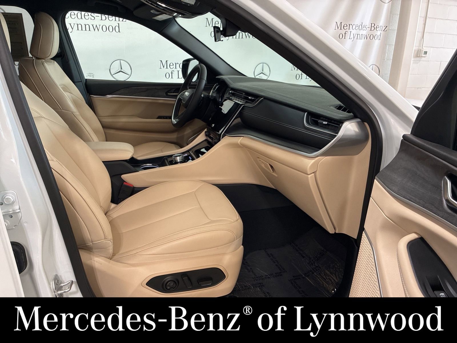 Used 2025 Jeep Grand Cherokee L Limited image 24