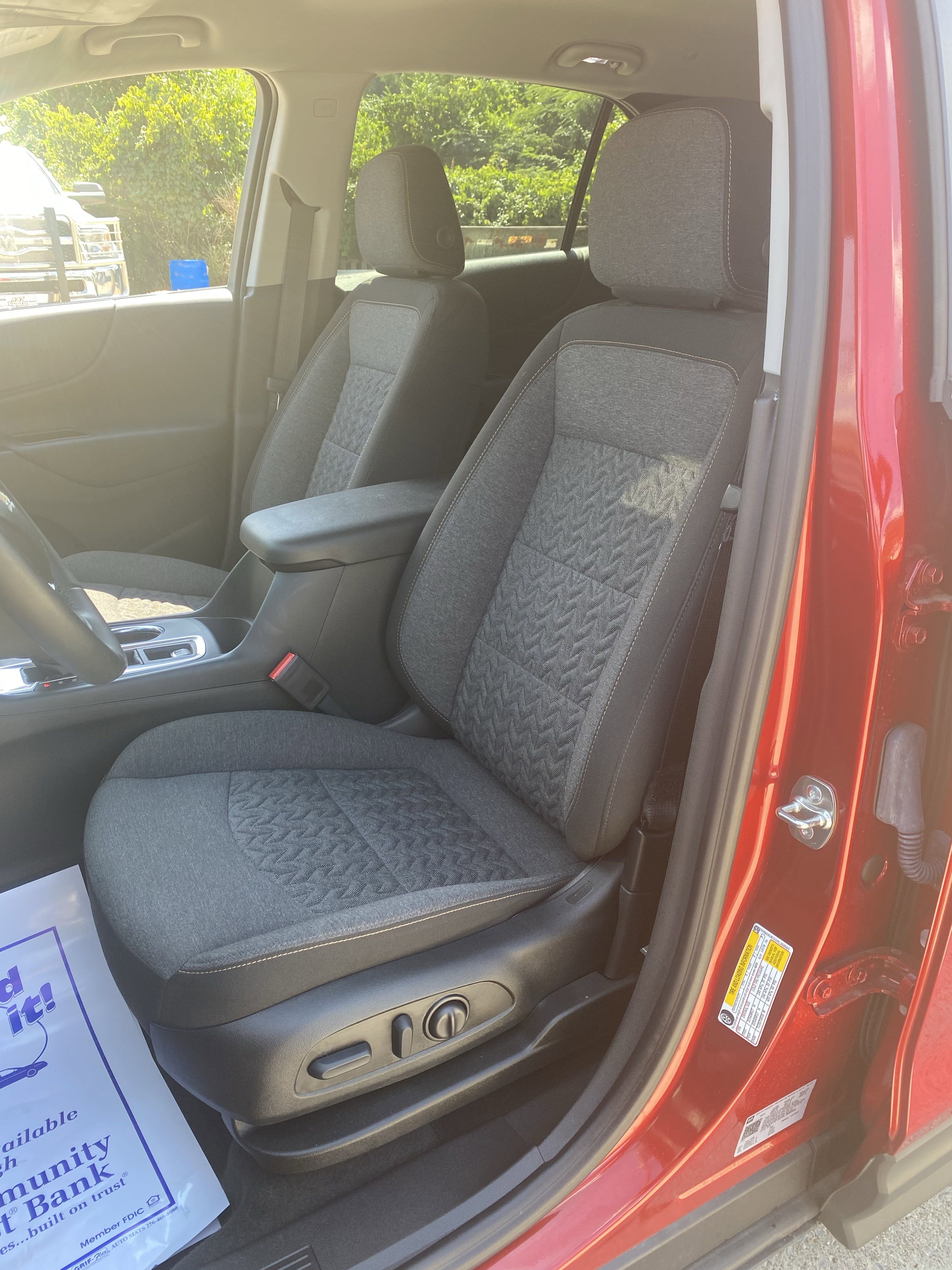 Used 2024 Chevrolet Equinox LT w/ LPO, Floor Liner Package image 4