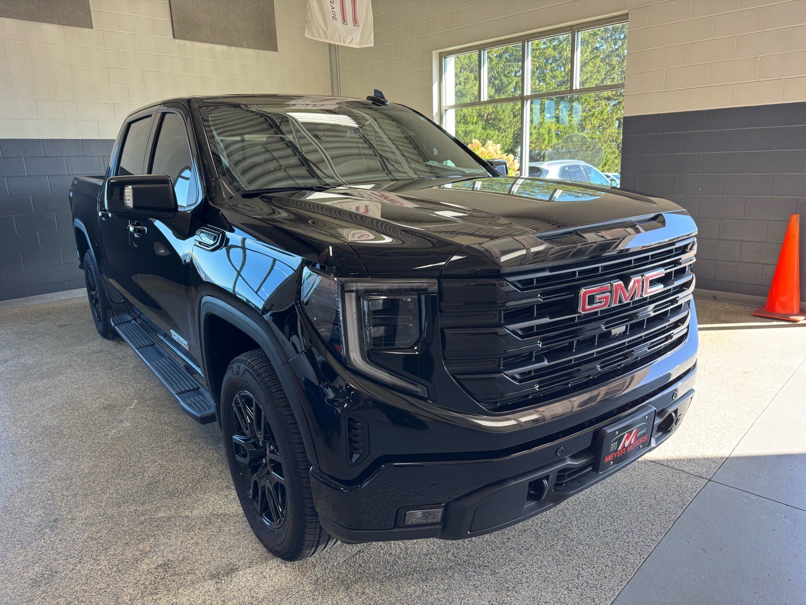 Used 2026 GMC Sierra 1500 Elevation w/ Elevation Premium Package AWD/4WD image 3