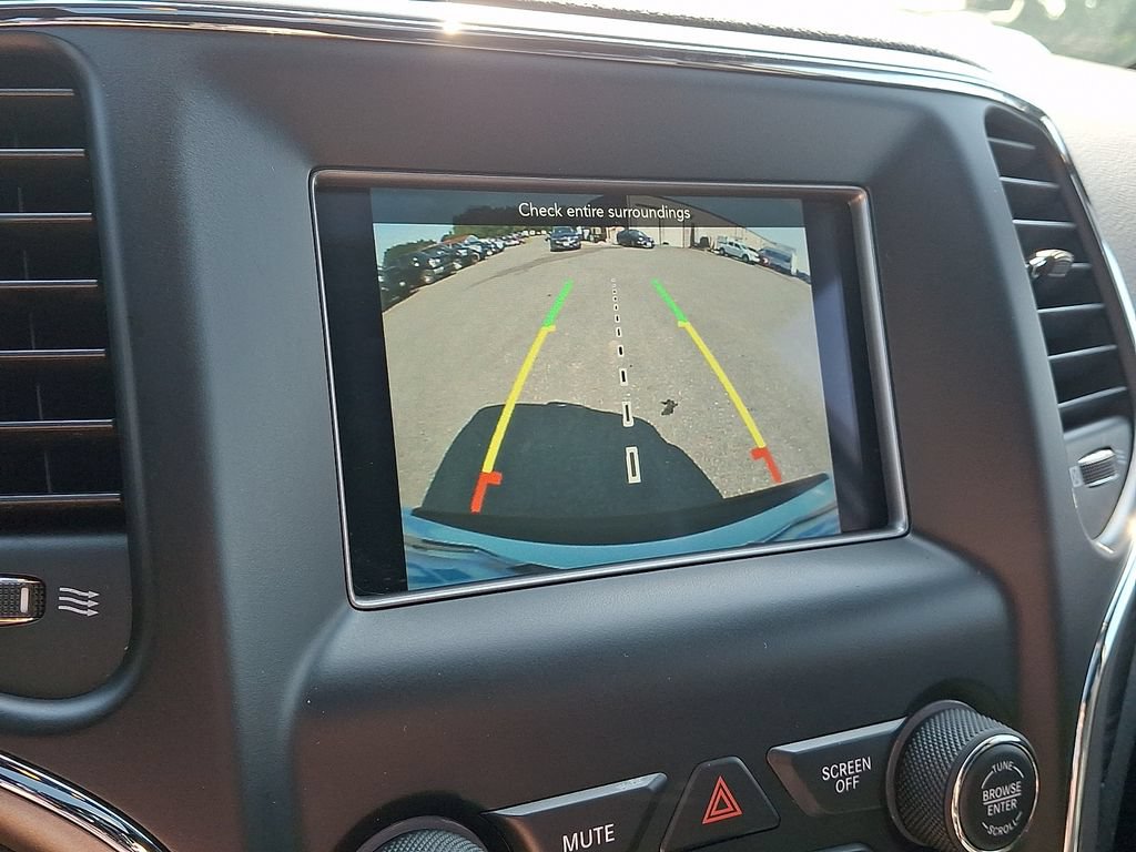 Used 2019 Jeep Grand Cherokee Laredo AWD/4WD image 18