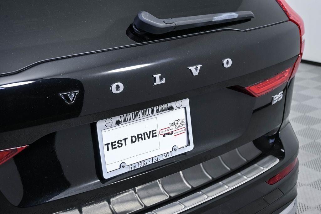 Certified 2023 Volvo XC60 B5 Ultimate w/ Climate Package FWD image 39
