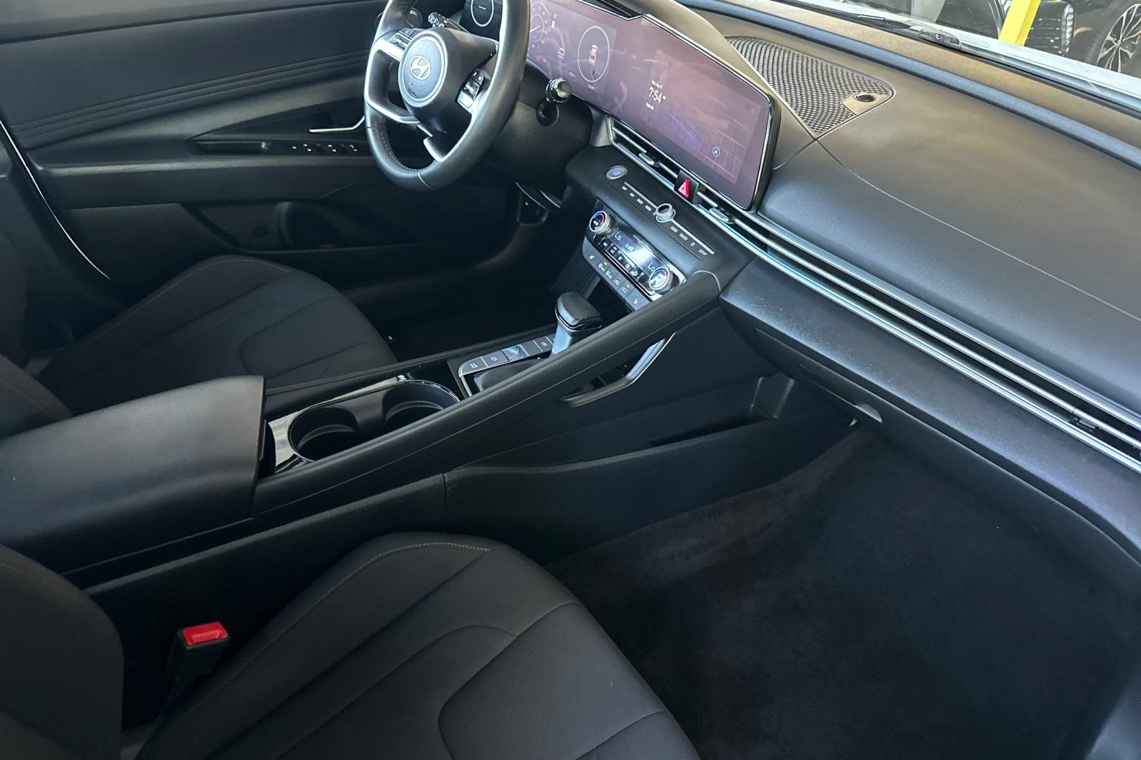 Used 2025 Hyundai Elantra SEL FWD image 16