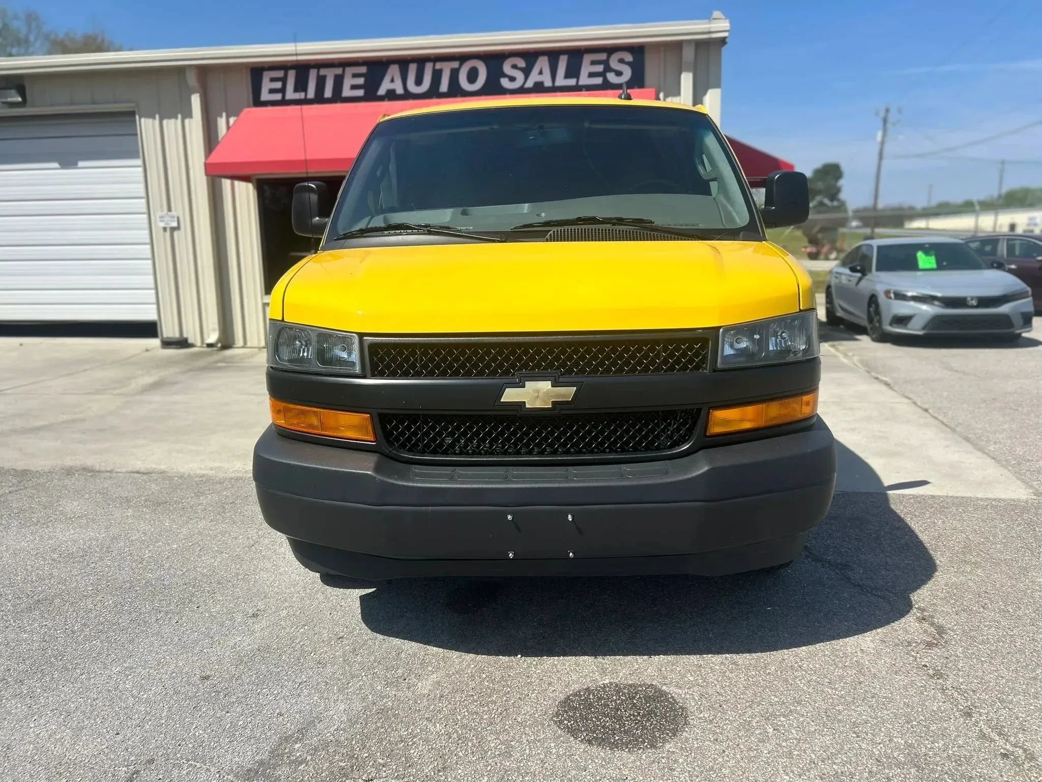 Used 2023 Chevrolet Express 2500 RWD image 3