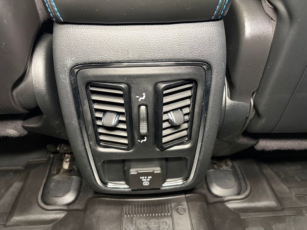 Used 2020 Jeep Grand Cherokee Laredo AWD/4WD image 23