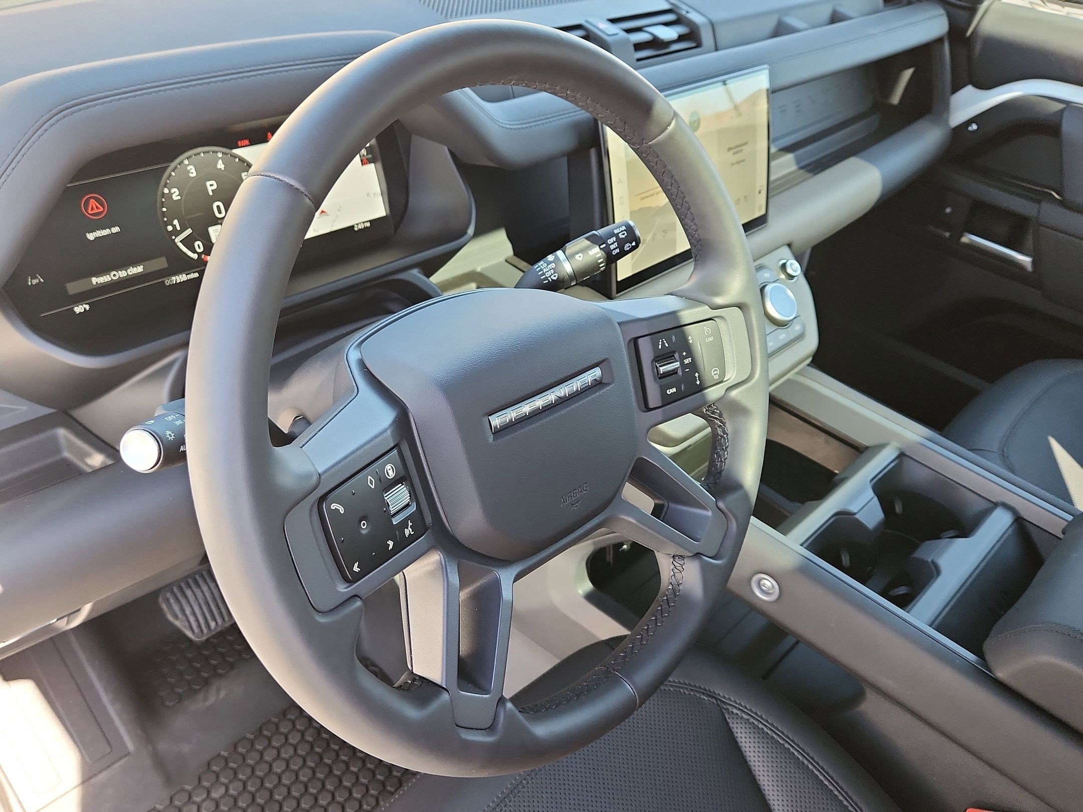 Used 2025 Land Rover Defender 90 X-Dynamic SE image 4