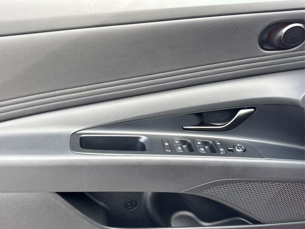 Used 2025 Hyundai Elantra Sport image 23