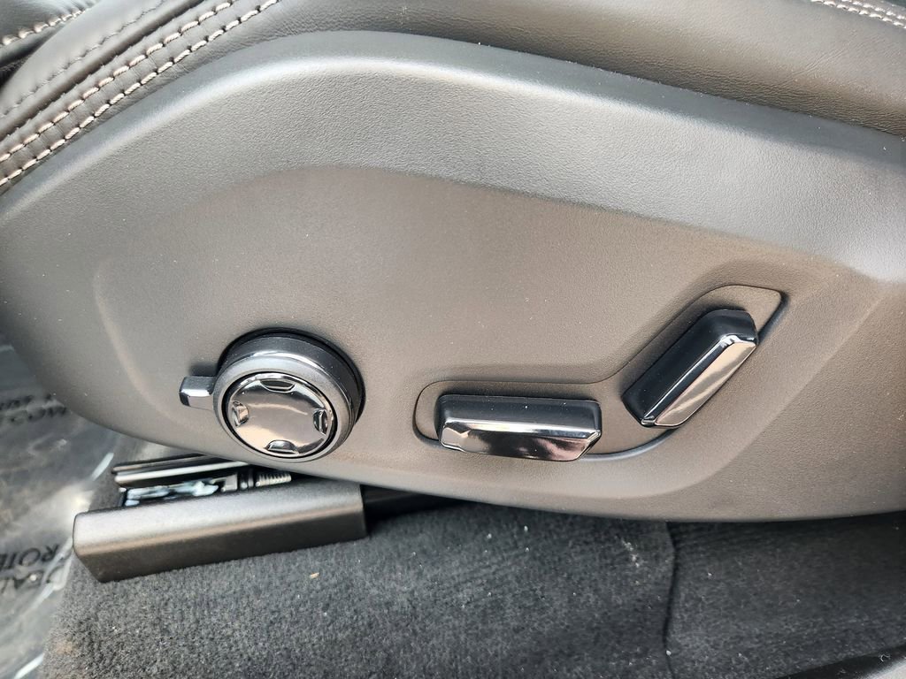New 2026 Volvo XC90 B6 Ultra w/ Protection Package image 14
