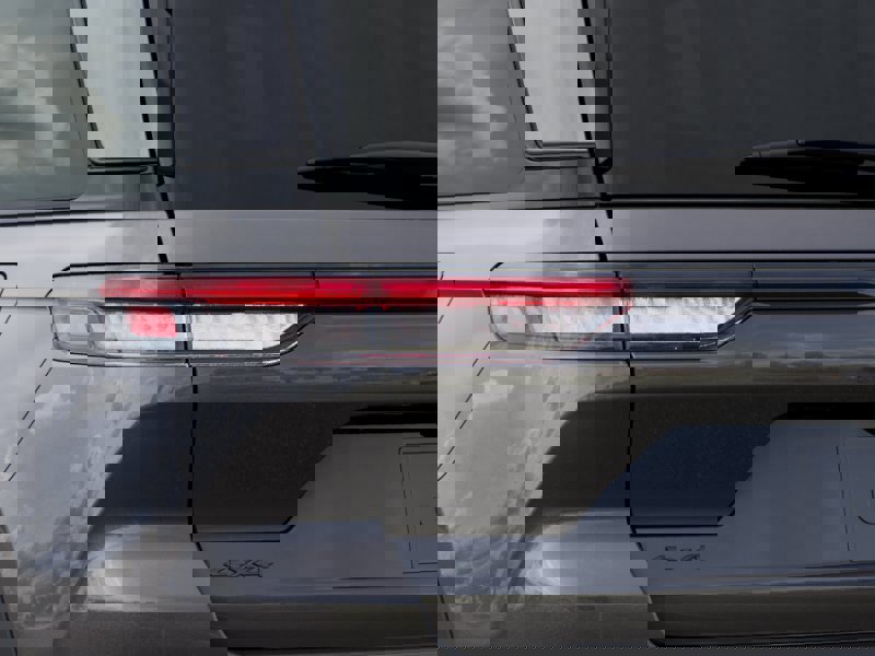 New 2025 Jeep Grand Cherokee Limited w/ Black Appearance Package image 24