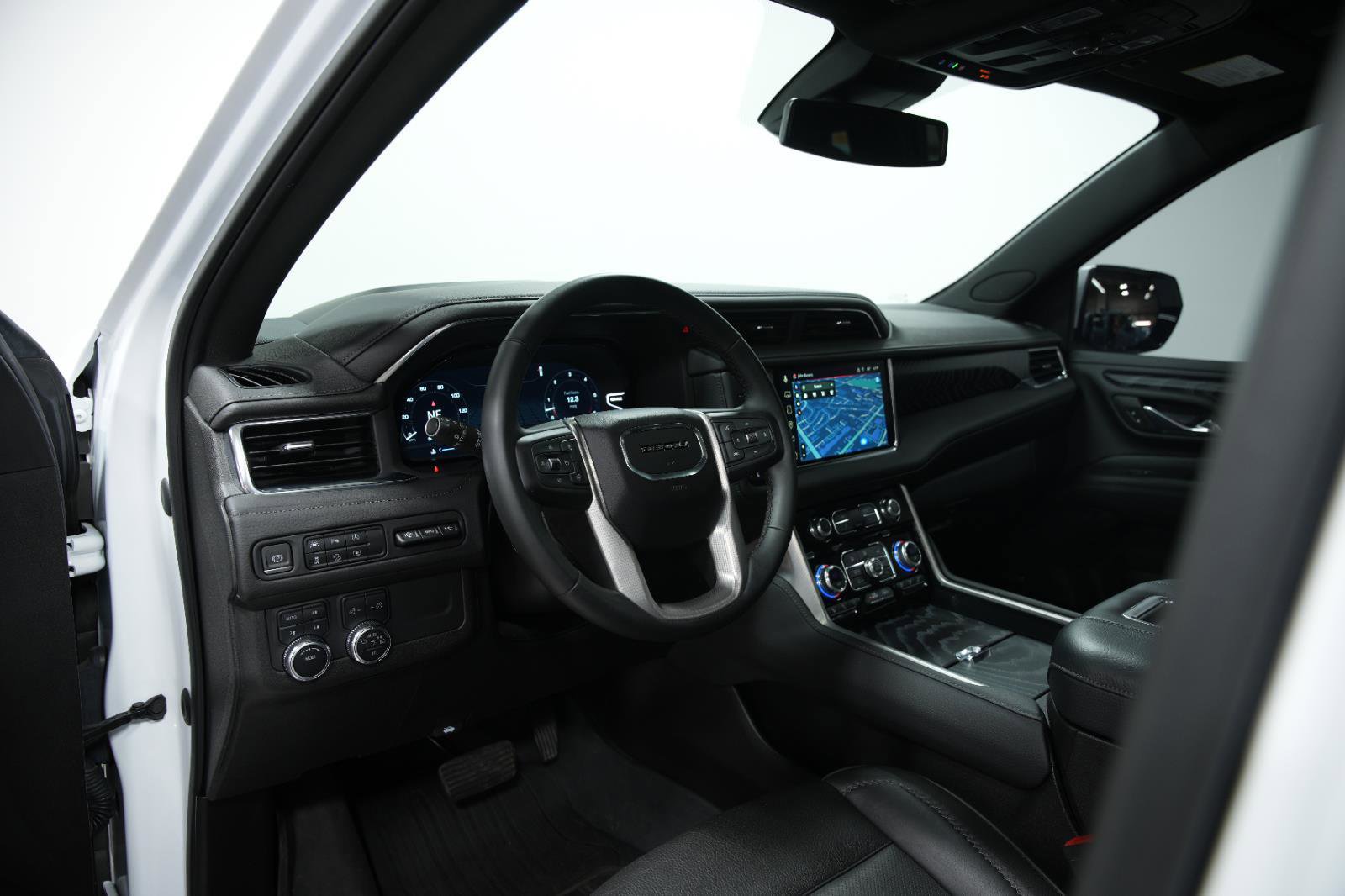 Used 2023 GMC Yukon Denali w/ LPO, Floor Liner Package image 29