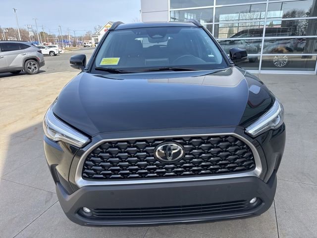 Used 2025 Toyota Corolla Cross XLE image 2