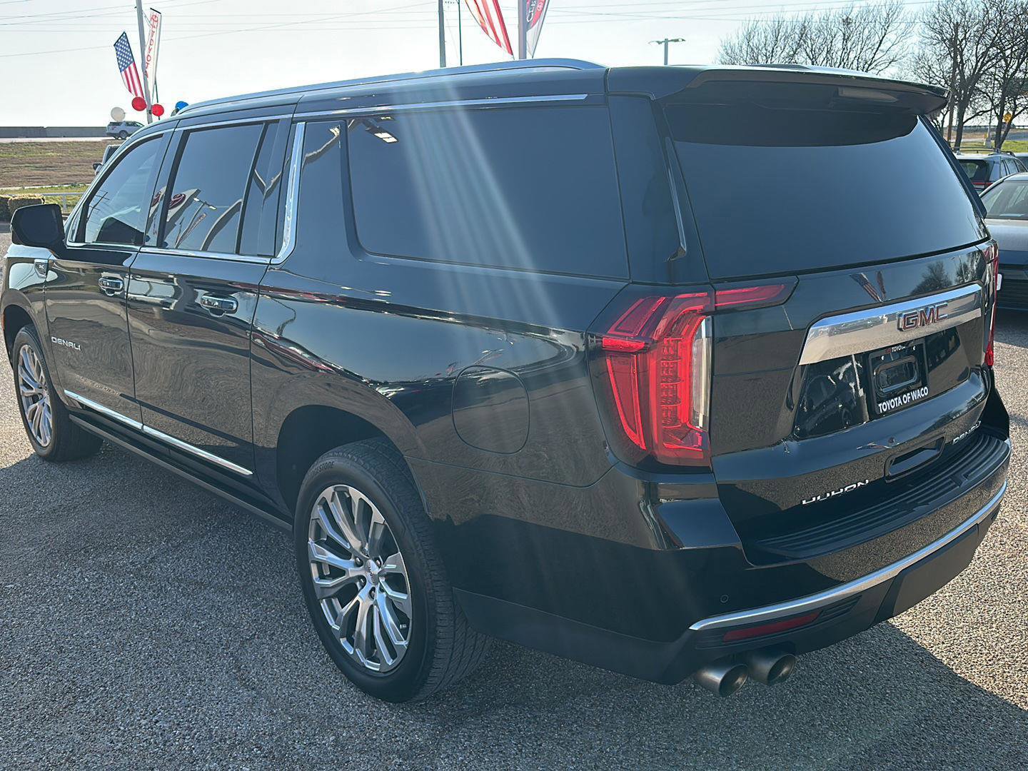 Used 2022 GMC Yukon XL Denali image 7