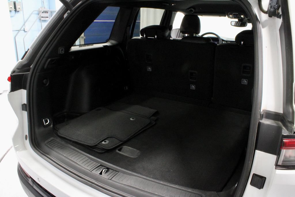 Used 2023 Jeep Grand Cherokee Altitude AWD/4WD image 14