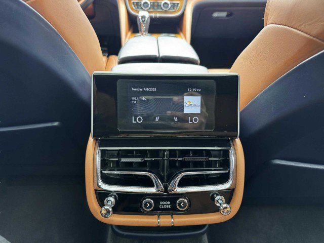 Used 2023 Bentley Bentayga Extended Wheelbase image 52