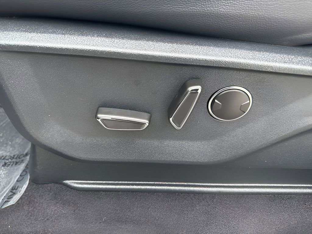 Used 2025 Ford F150 Lightning Lariat AWD/4WD image 10