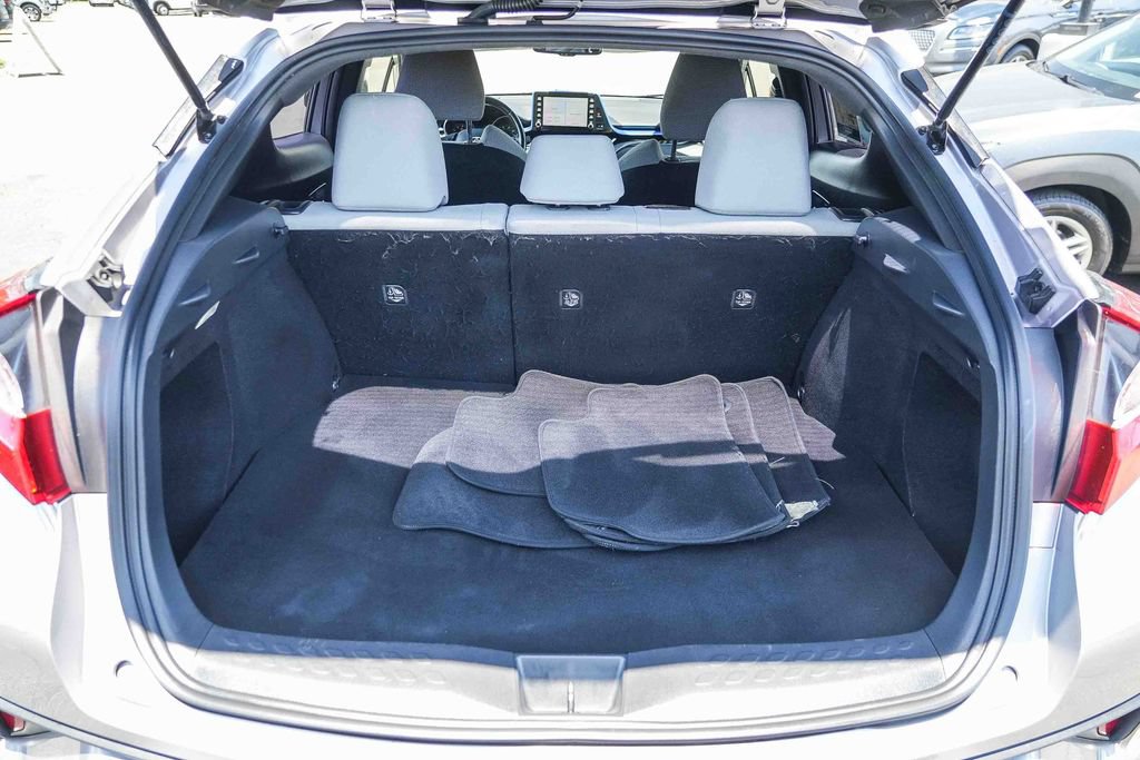 Used 2019 Toyota C-HR XLE FWD image 31