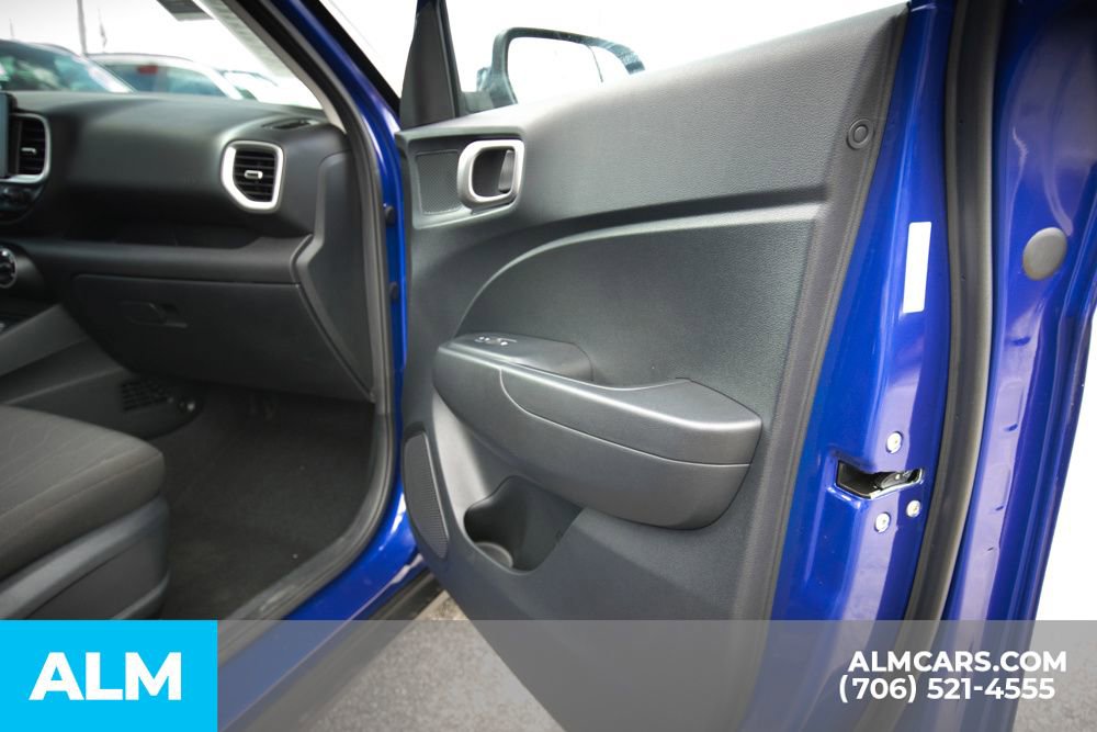 Certified 2025 Hyundai Venue SE image 33