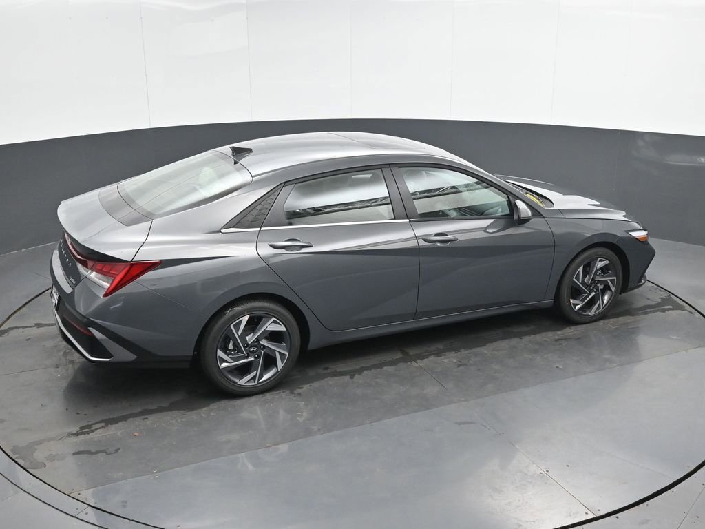 Certified 2025 Hyundai Elantra Limited image 39