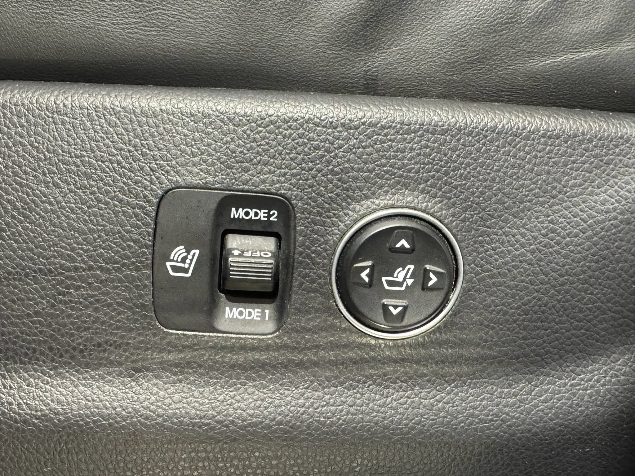 Used 2012 Hyundai Equus Signature RWD image 10