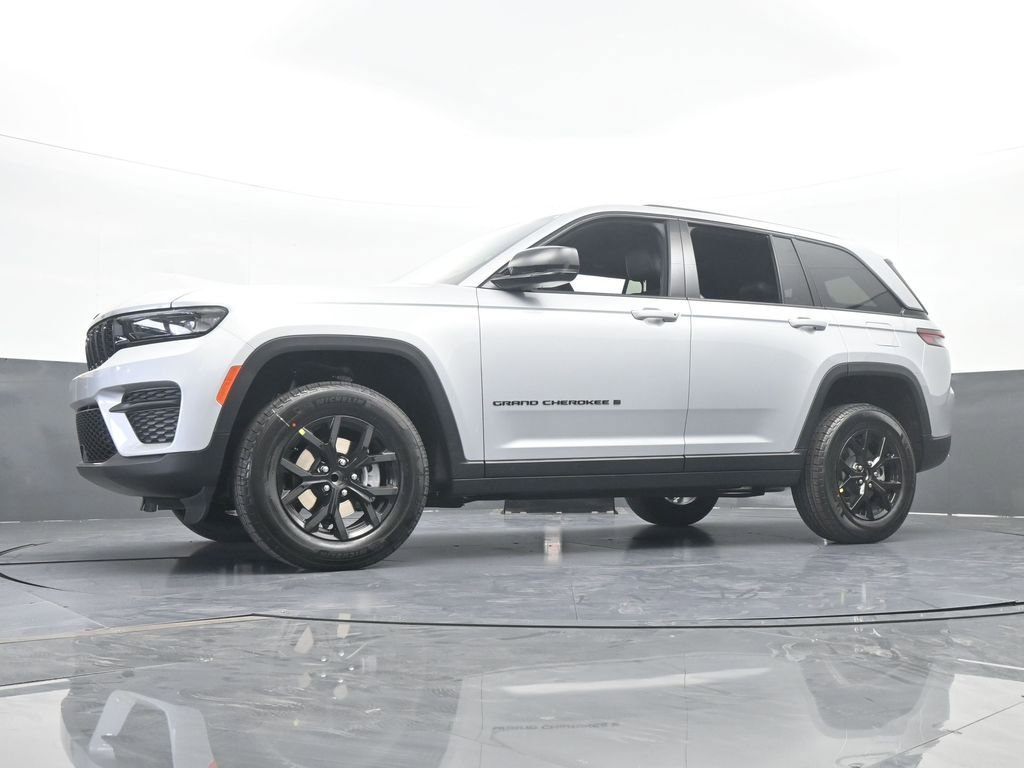 New 2025 Jeep Grand Cherokee Altitude image 50