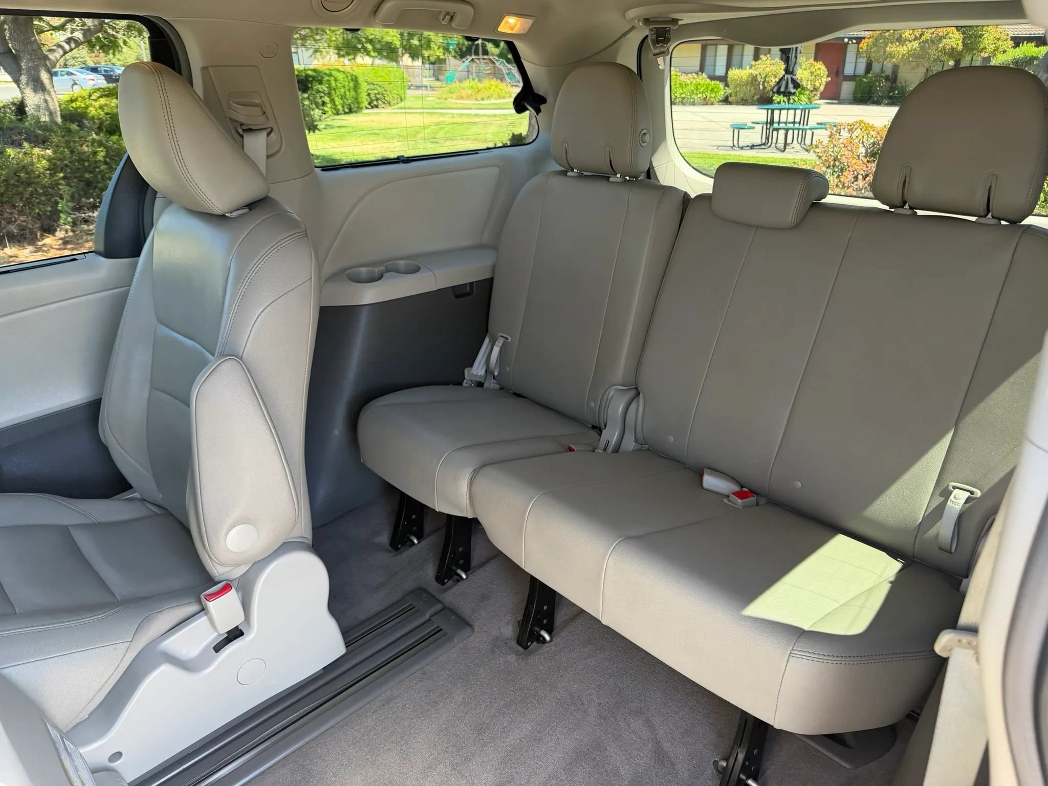 Used 2015 Toyota Sienna XLE Premium FWD image 10